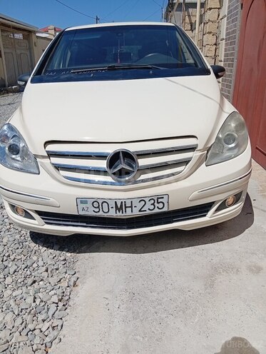 Mercedes B 200-1