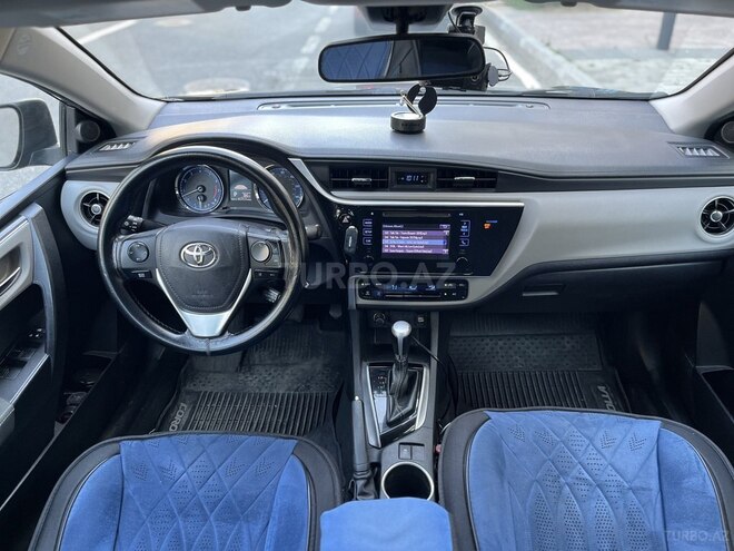 Toyota Corolla-11