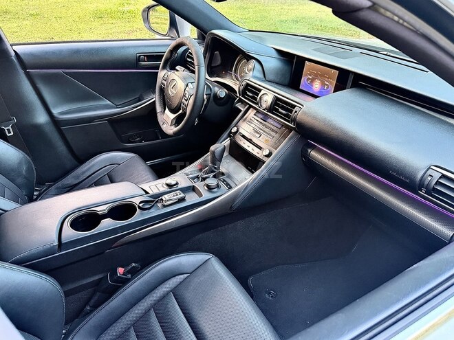 Lexus IS 300-11