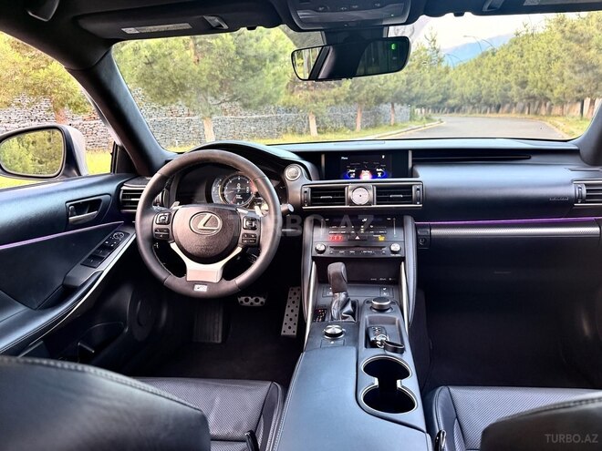 Lexus IS 300-12