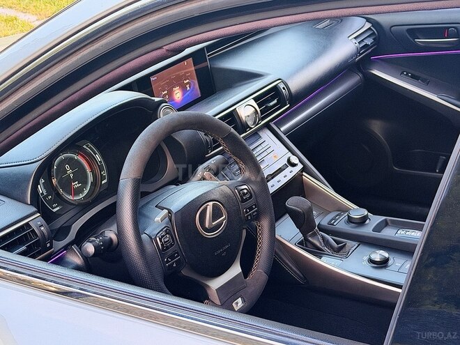 Lexus IS 300-13