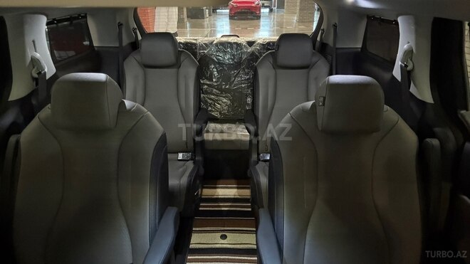 Kia Carnival 2024, 27,900 km - 1.6 л - Bakı