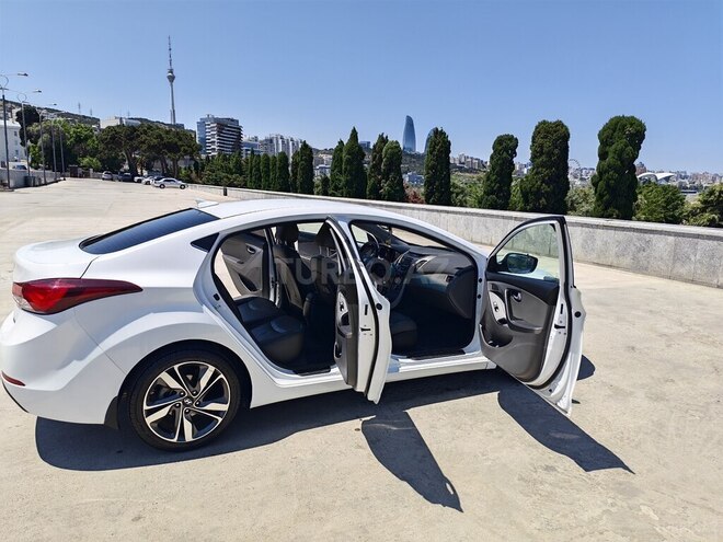 Hyundai Elantra-8