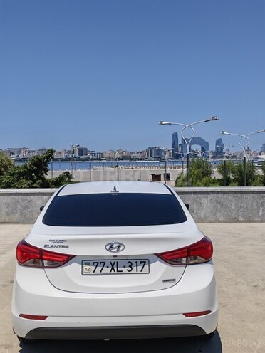 Hyundai Elantra-6