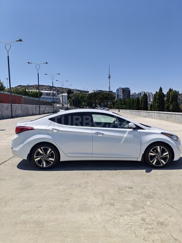 Hyundai Elantra-4