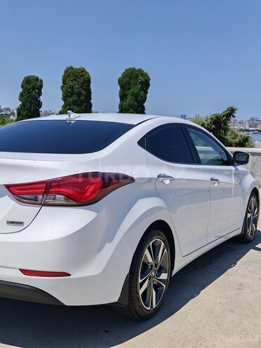 Hyundai Elantra-3