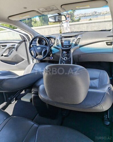 Hyundai Elantra-10