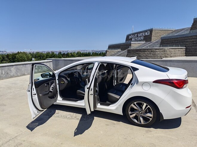 Hyundai Elantra-9