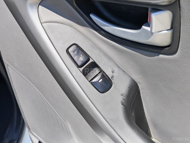 Hyundai Elantra-12