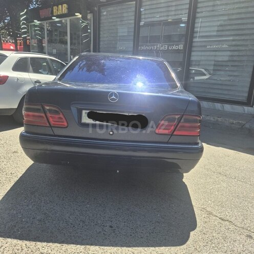 Mercedes E 200-4