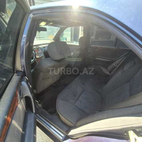 Mercedes E 200-10