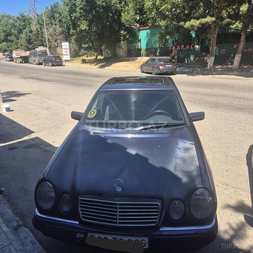 Mercedes E 200-2