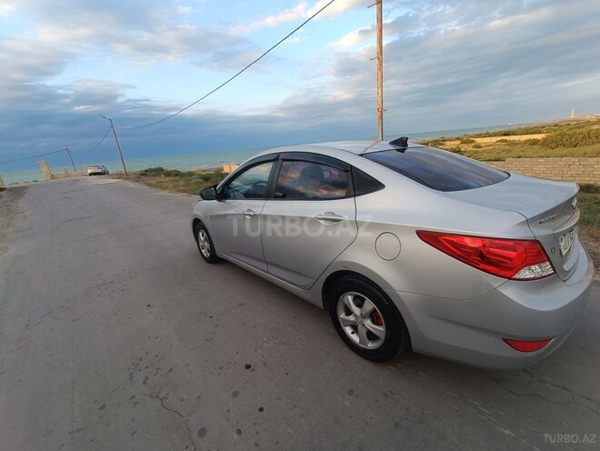 Hyundai Accent-3