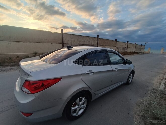 Hyundai Accent-4