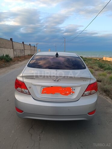 Hyundai Accent-2