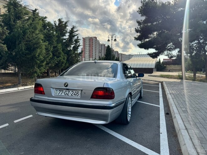 BMW 728-9