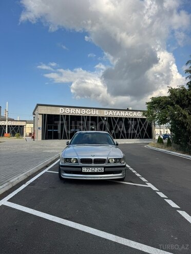 BMW 728-2