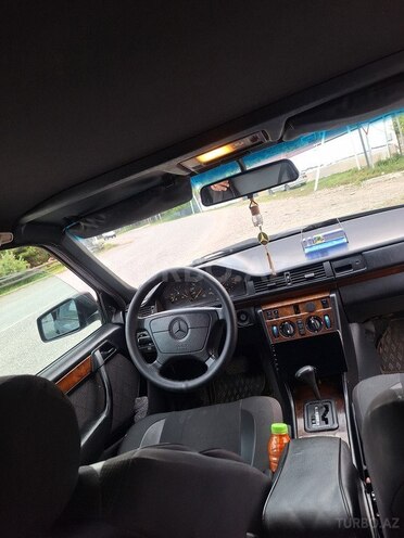 Mercedes 200 E-8