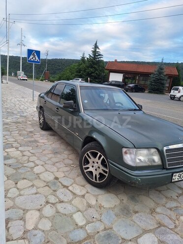 Mercedes 200 E-2