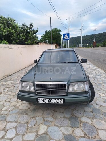 Mercedes 200 E-1