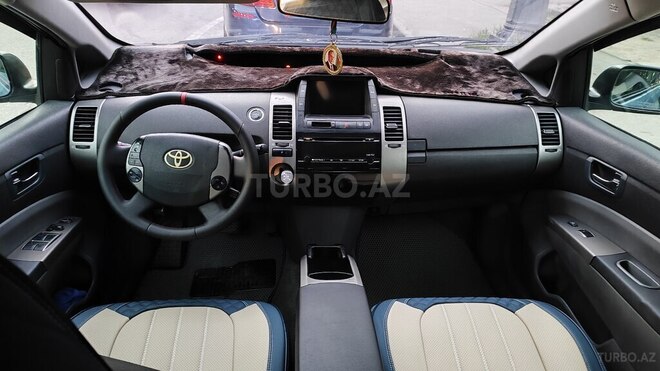 Toyota Prius-5