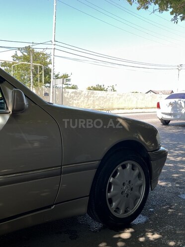 Mercedes C 230-6