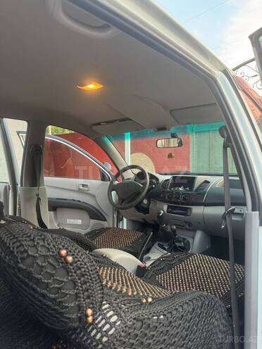Mitsubishi L200-4