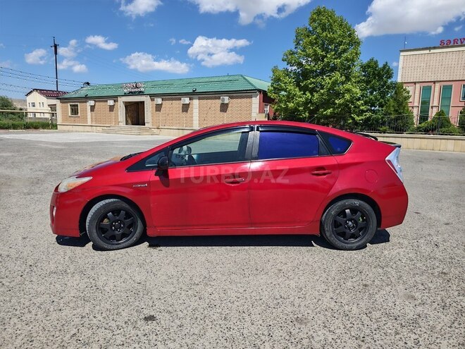 Toyota Prius-5