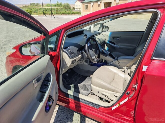 Toyota Prius-7