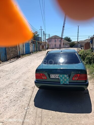 Mercedes E 240-3