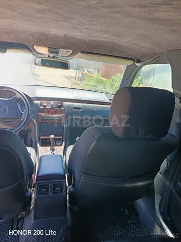 Mercedes E 240-13