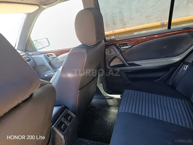Mercedes E 240-12