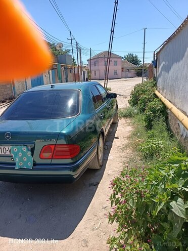 Mercedes E 240-15