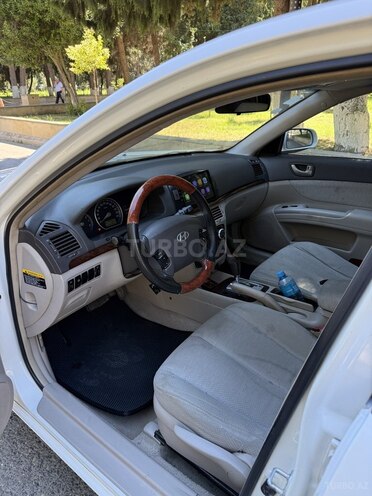 Hyundai Sonata-12