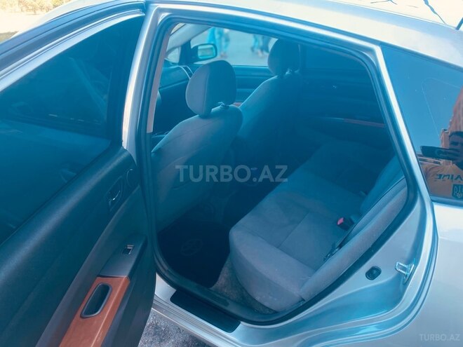 Toyota Prius-12