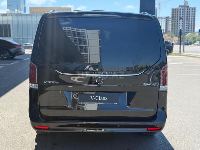 Mercedes V 220-6