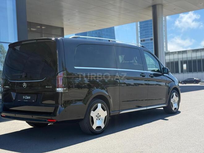 Mercedes V 220-4