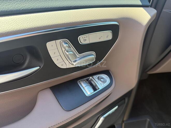 Mercedes V 220-13