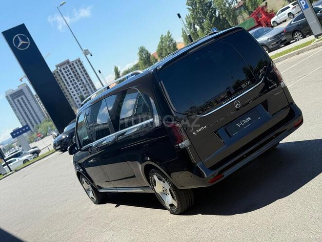 Mercedes V 220-3