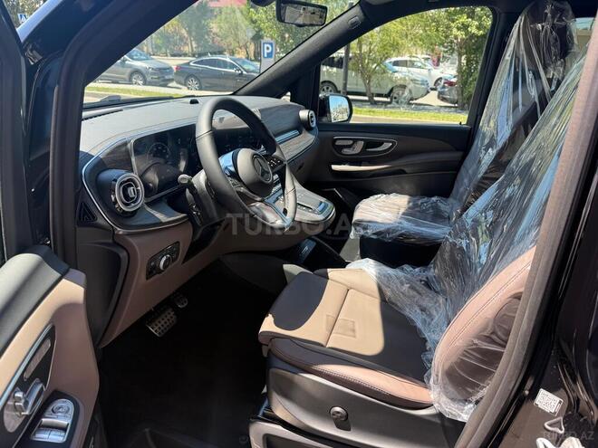 Mercedes V 220-8