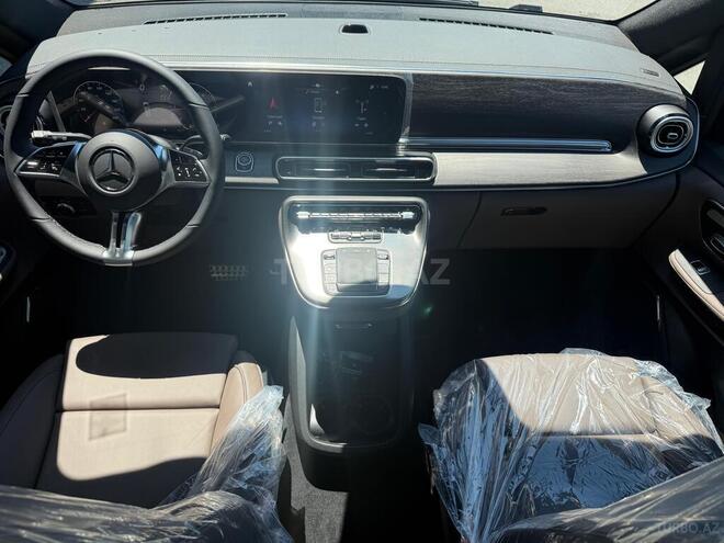 Mercedes V 220-7