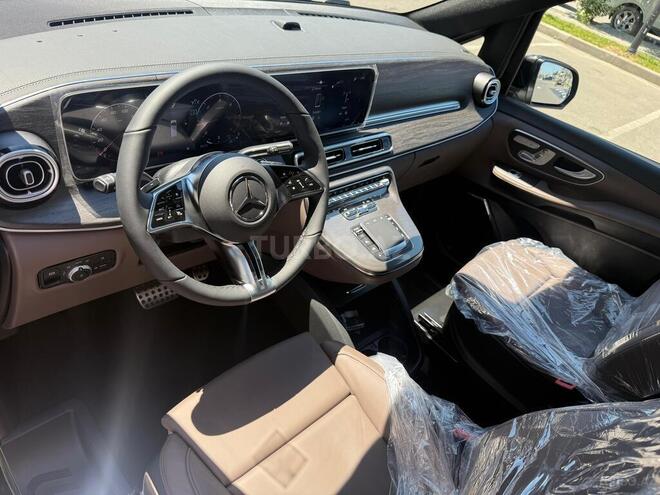 Mercedes V 220-9