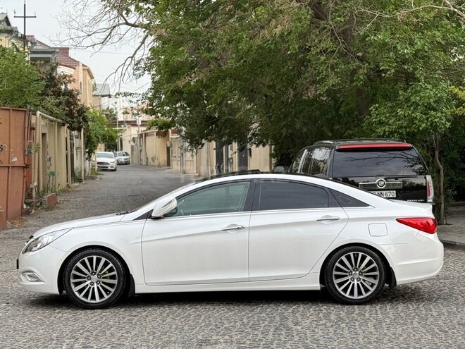 Hyundai Sonata-4
