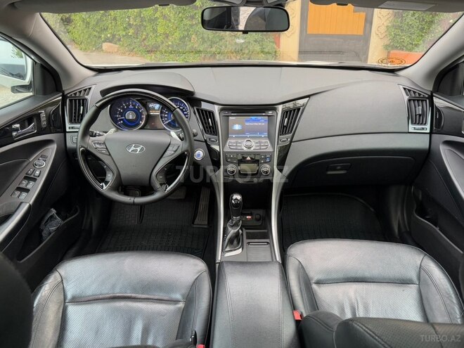 Hyundai Sonata-14