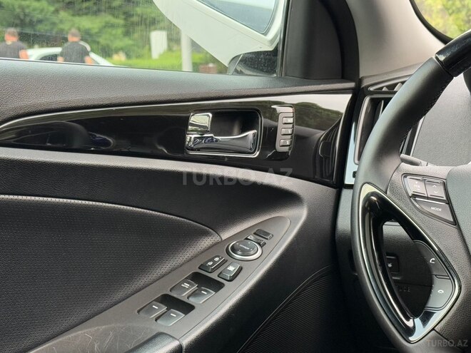 Hyundai Sonata-13