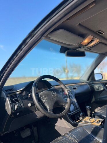 Mercedes E 320-5