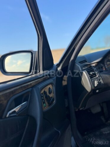 Mercedes E 320-4