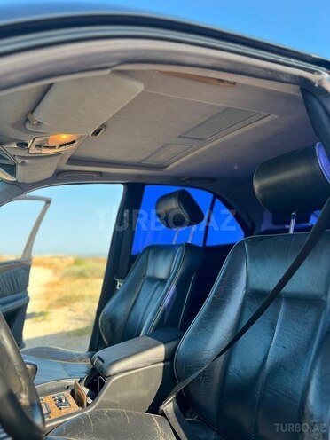 Mercedes E 320-13