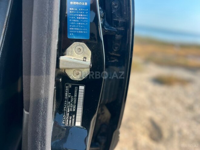 Mercedes E 320-17