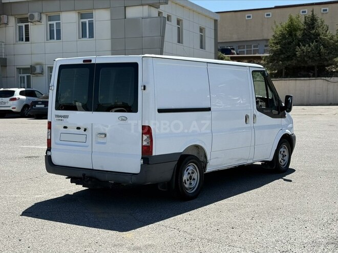 Ford Transit-6